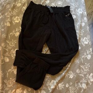 NWT HOLLISTER cinched waist Black Jogger Pants
